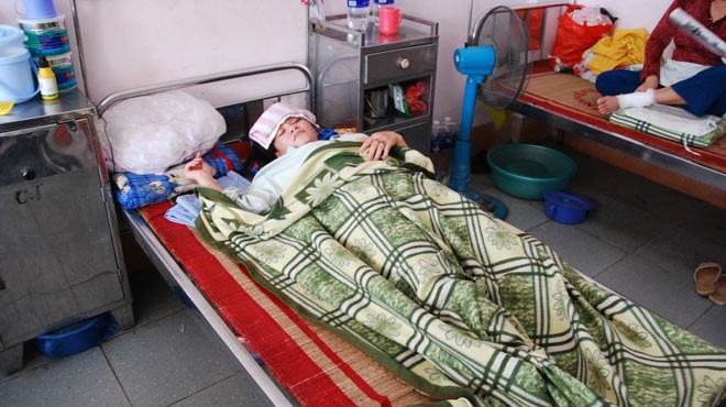 Chị Chinh đau đớn tột cùng về cả thể xác lẫn tinh thần trên giường bệnh